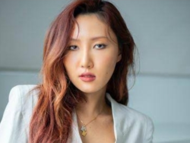 Hwasa (Mamamoo)