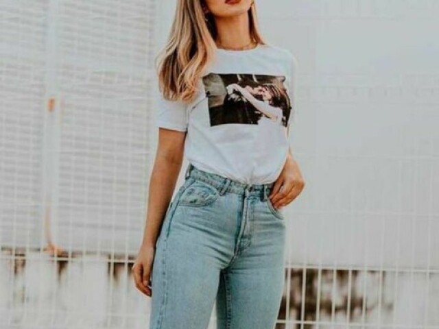 Uma roupinhas básica e calça jeans resolve tudo