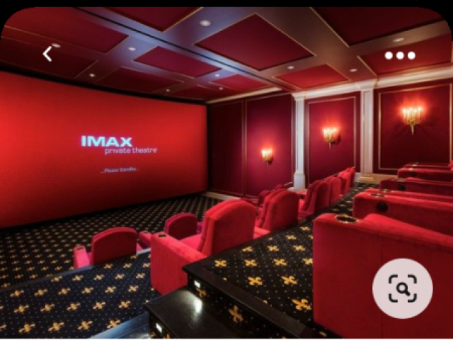 Obs: a casa que possui essa sala de cinema custa R$593,00 milhões .