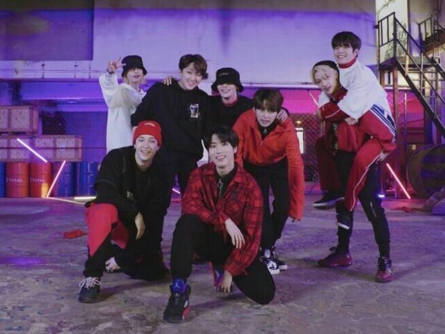 Dating game Stray kids versão