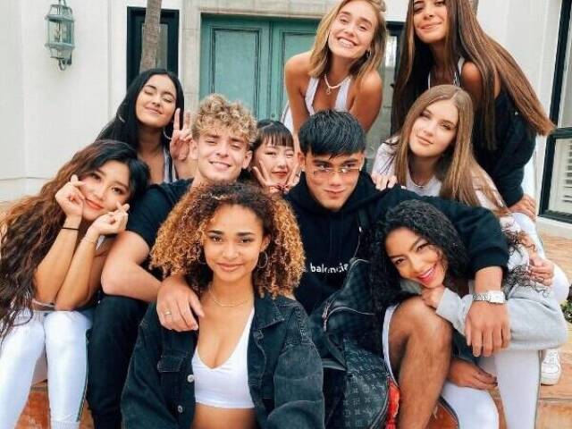 Escolha algumas opções e te recomendarei uma música do Now United