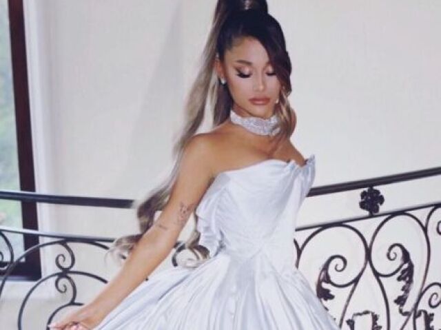 Escolha fotos da Ari Grande e te direi uma música dela