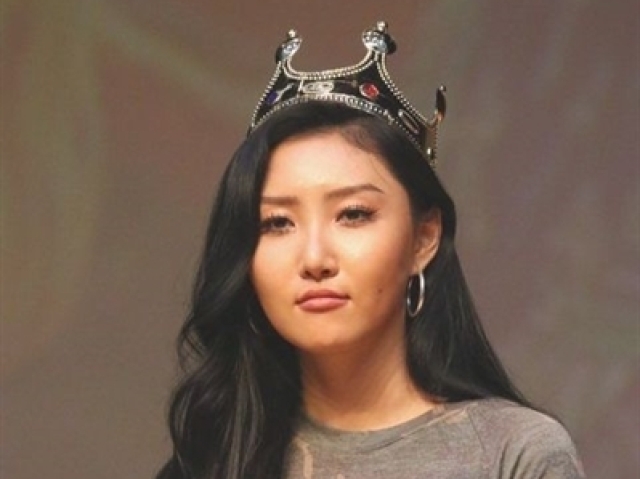 Hwasa (MAMAMOO)