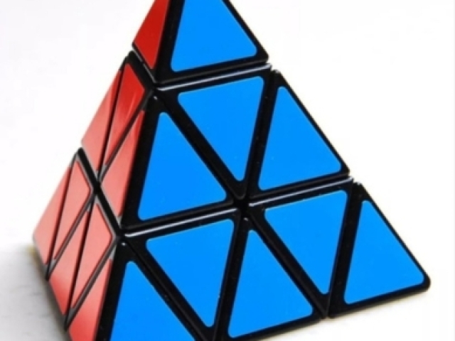 Cubo mágico triangular