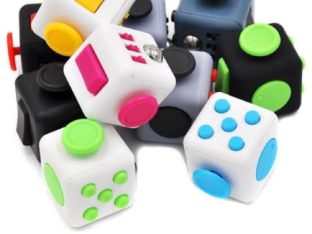 Fidget cube 
Nao achei so um