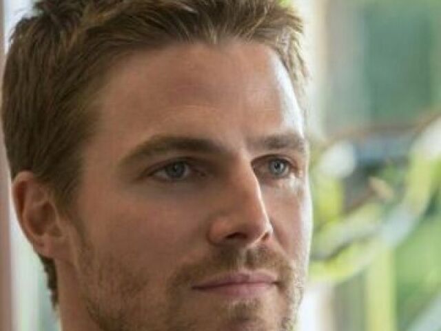 Stephen amell