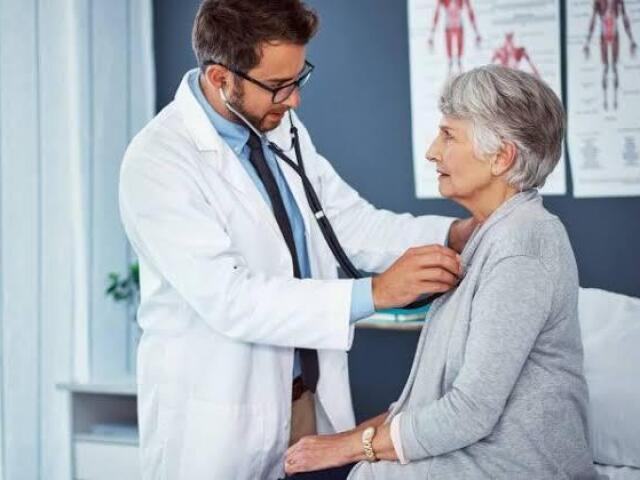 Médico(a)