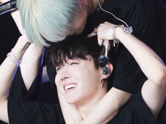 Beijos mais engraçados e polemicos do k-pop