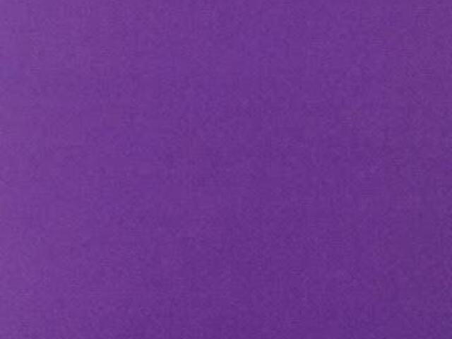 Roxo.