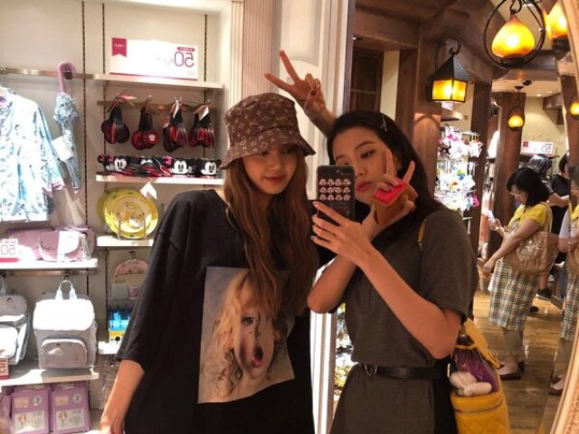 Jisoo e Lisa