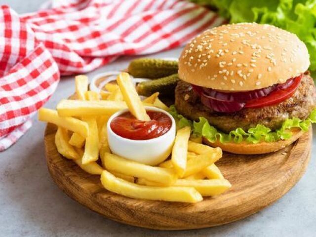 HAMBURGUER VEGANO COM BATATA FRITA?