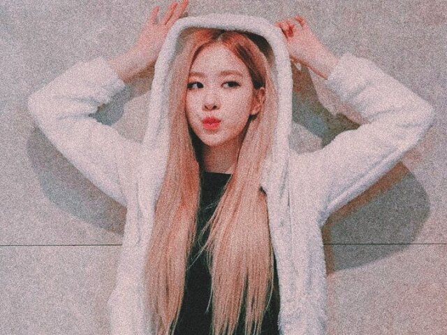 ⪁Você se parece com a Rosé⪄