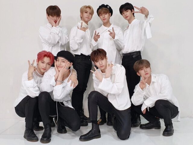 STRAY KIDS