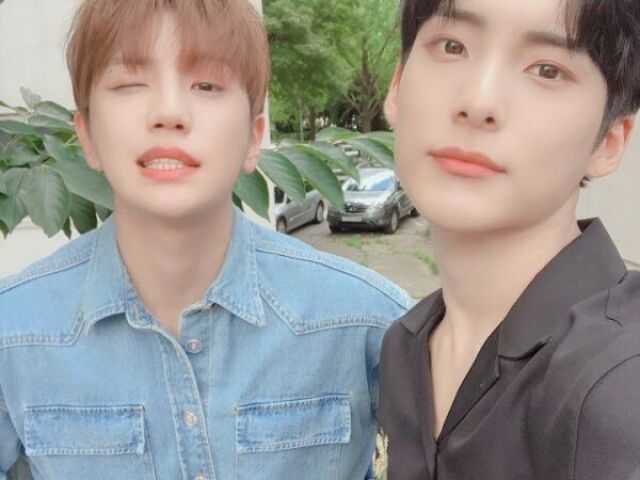 Ir ao cinema com donghun e Jun (a.c.e)