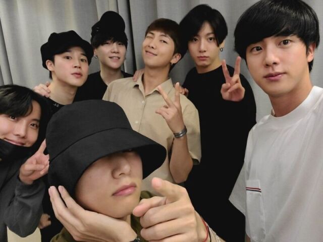 Escolha uma foto e te indicarei uma música do BTS!