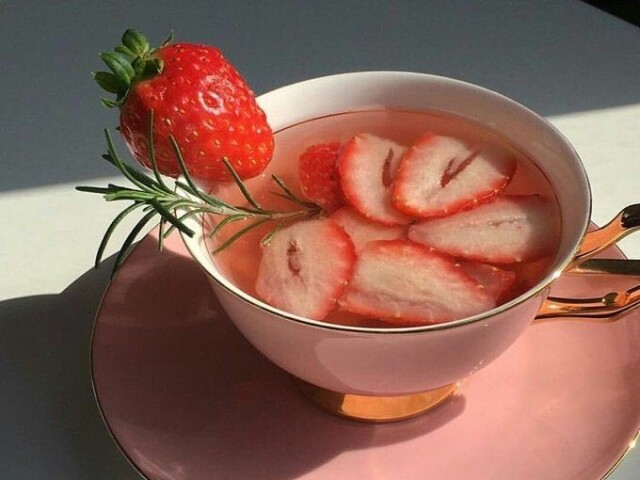 CHÁ DE MORANGO 🍓🍵