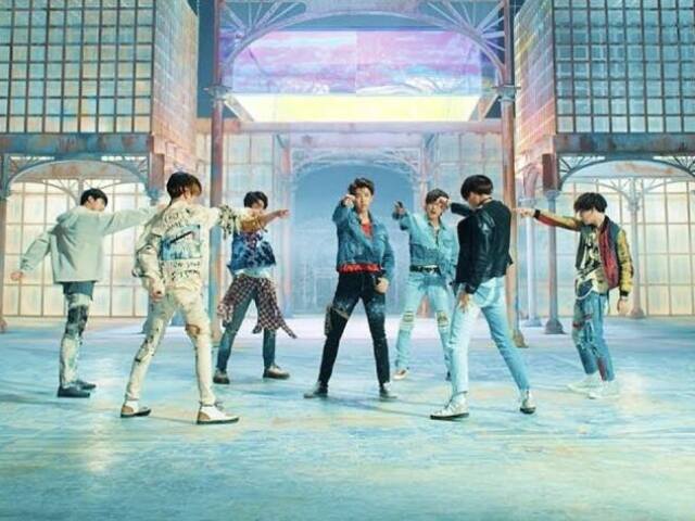 FAKE LOVE