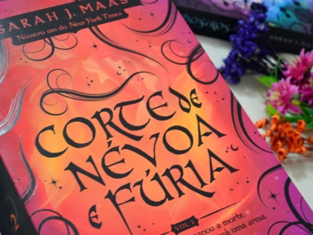 a corte de nevoa e furia