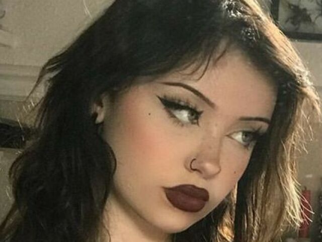 .........Uii preto............
(foquem apenas na makeup)