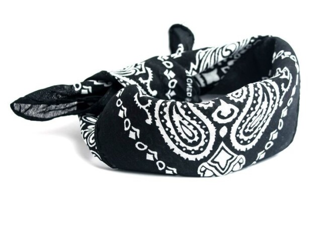 Bandana
(pense em qualquer cor e modelo q vc quiser)