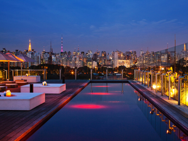 Um lugar mais urbano, com uma vista sensacional e uma piscina privativa.