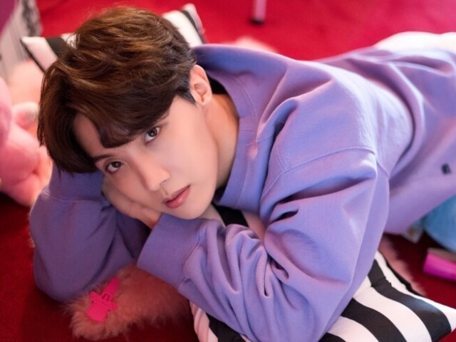 Escolha entre essas imagens e te indicarei uma música do J-hope