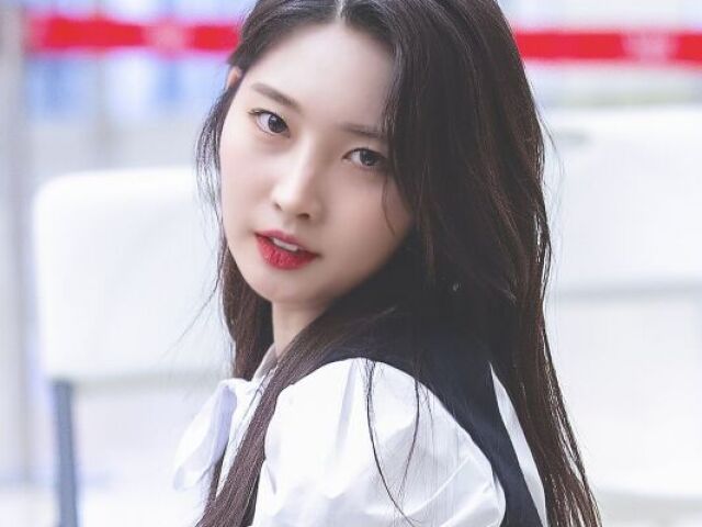 Kim Si-hyeon(Everglow)