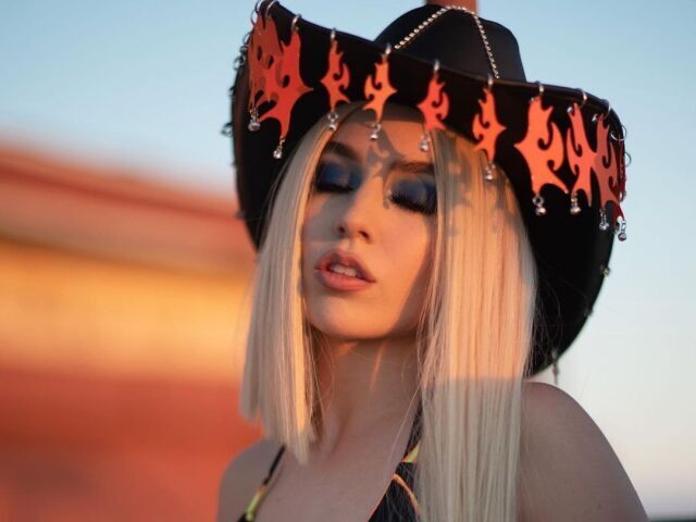 Ava Max