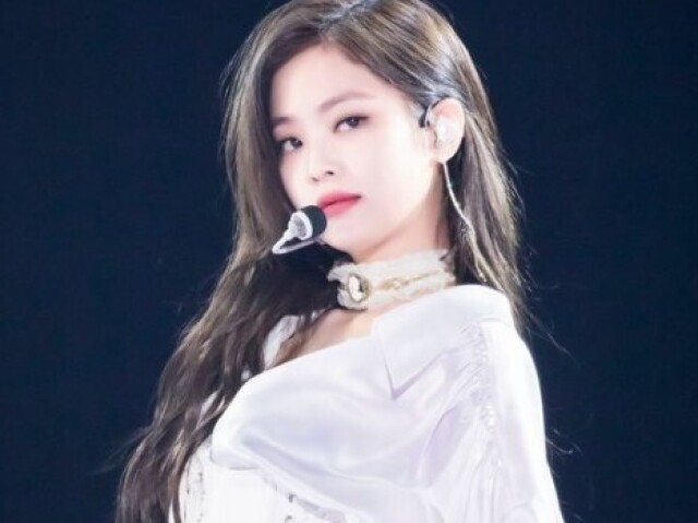 Qual e a música☆Pela cena e a roupa da Jennie♡