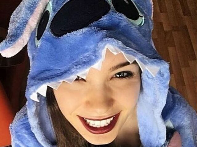 esse!!!!!!! aaa (a imagem é pequena mas é um macacao do stitch)