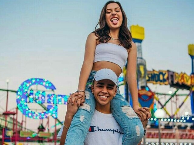Tu pesa viu @EloĂĄ._.collins (finge q eles tĂŁo na praia)