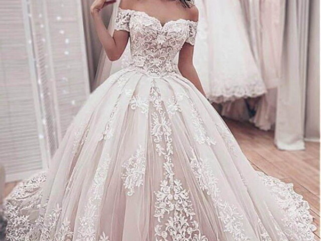 Vestido branco decote bonito e formal e bem Redondo