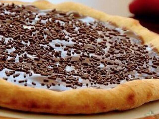 Pizza doce de brigadeiro