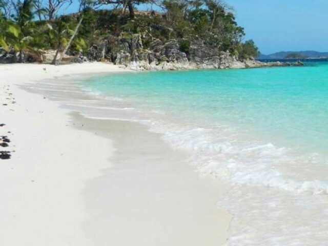 Ir pra praia amo o mar , areia tudo