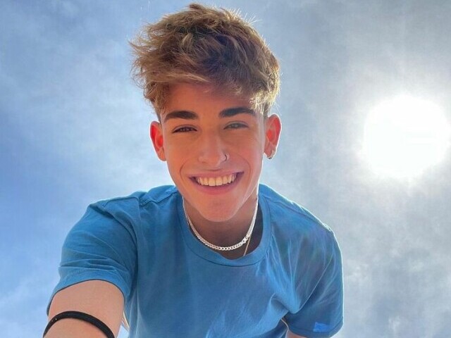 Alex Mandon
