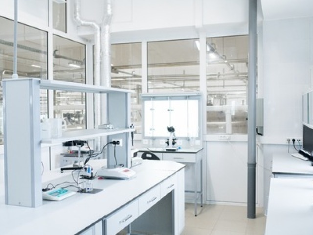 Realizo meu sonho de construir o maior laboratório particular do mundo e passo os dias realizando experimentos secretos