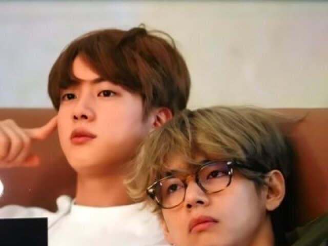 Taehyung (V)
e o nome é Taejin