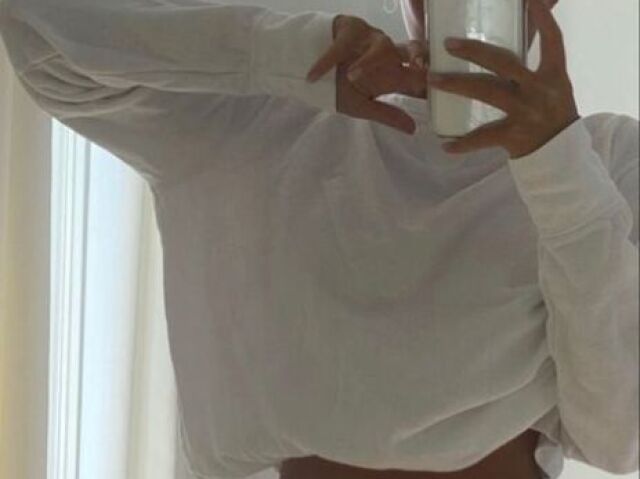 💤💤💤
com um short branco