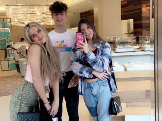 Sempre com migo💖🙈❤
@Henry_Davis @Mari_Davis