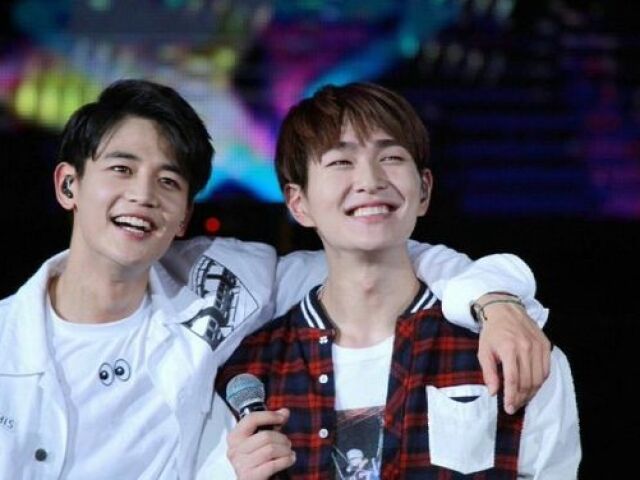 Onew e Minho - SHINee