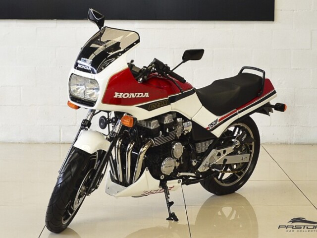 Essa é a Honda cbx 750f