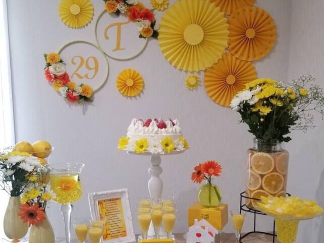Decoração amarela simples