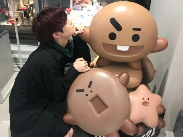 SHOOKY.