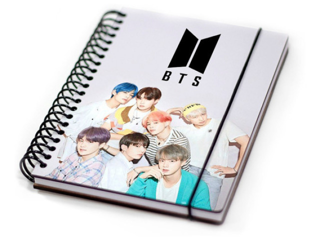 Que linda essa! Com todos os membros do BTS, adorei...