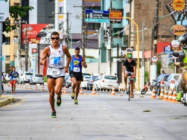 Correr, pra se preparar pra correr se precissar ajudar alguém