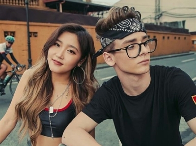 Nomeou Heyoon e Josh.