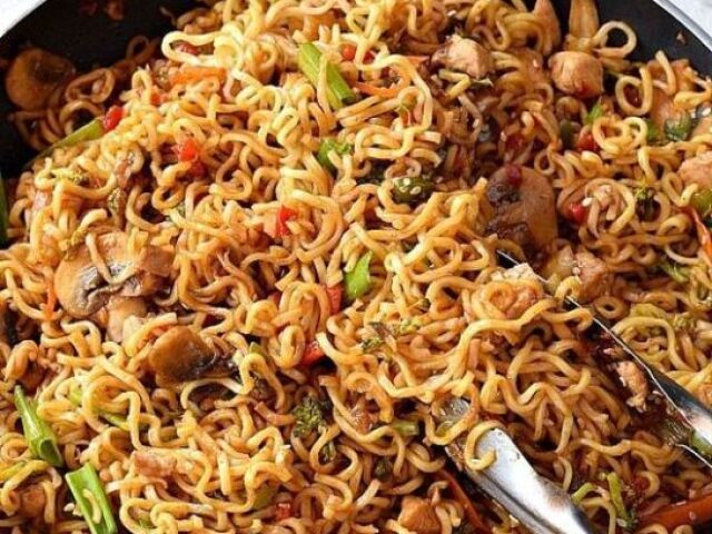 noodles de carne