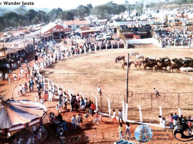 ESSE ERA NOSSO FESTIVAL DE DANÇAS TÍPICAS.