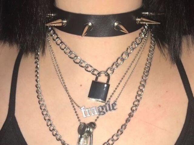 onde fica suas chocker e colares