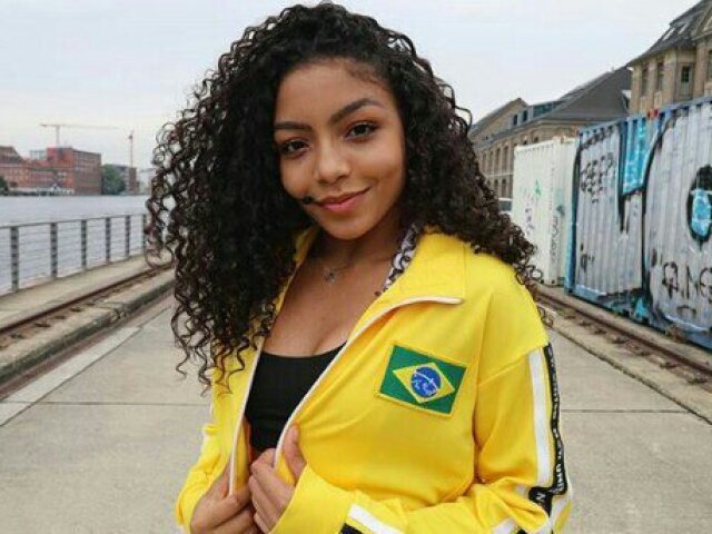 Now United: Acerte o clipe pela roupa utilizada por Any Gabrielly!